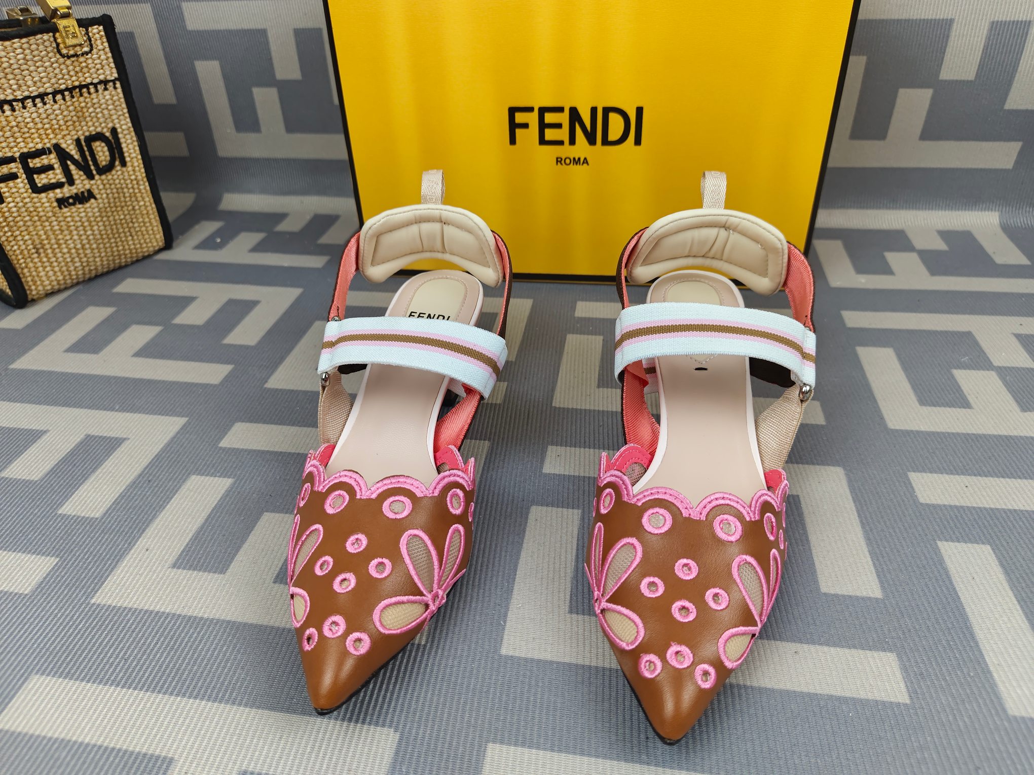 Женские босоножки Colibrì Fendi