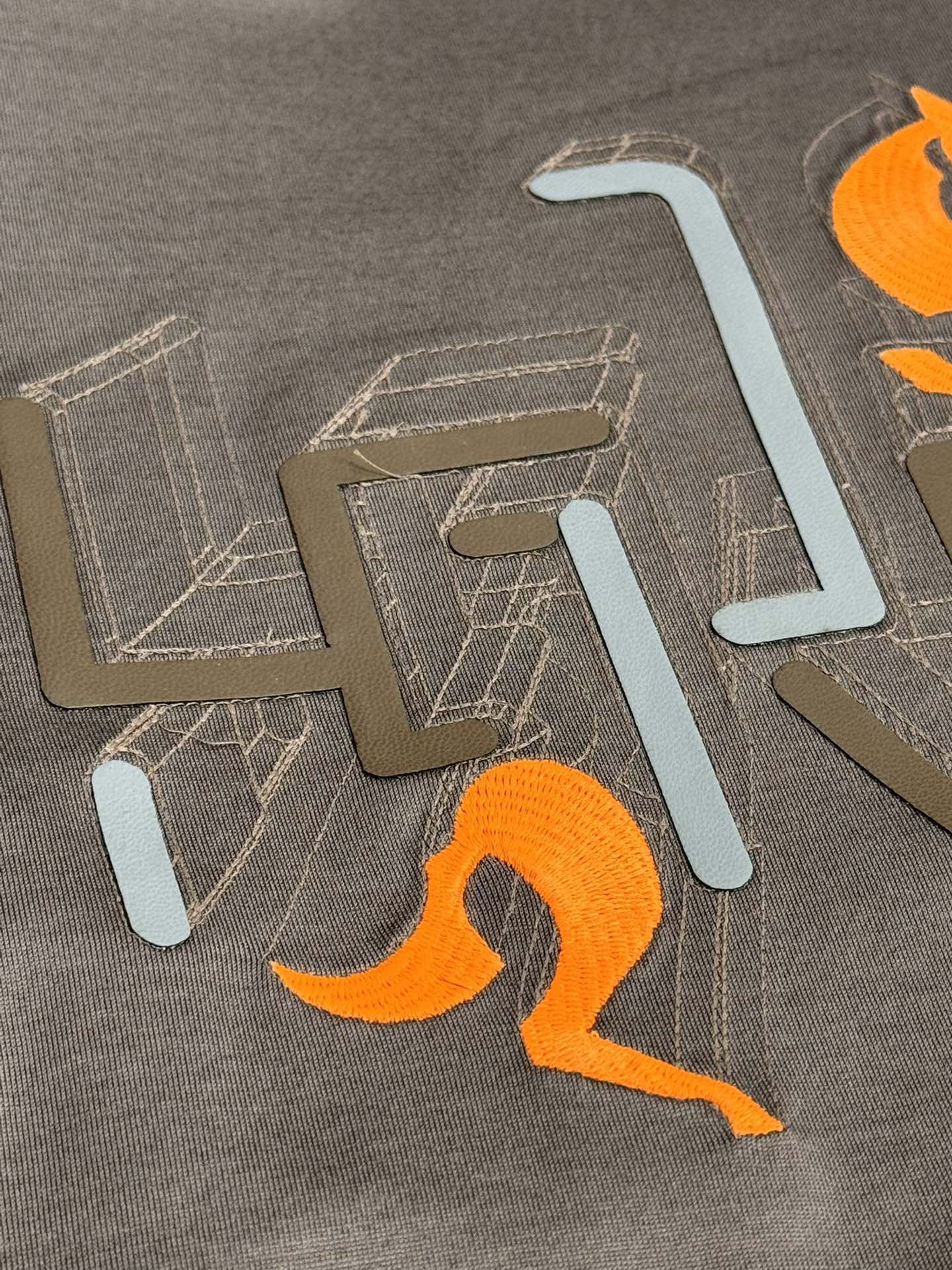 High-End 3D Geometric T-Shirts with Quality Embroidery and Premium Fabrics - 图片 8