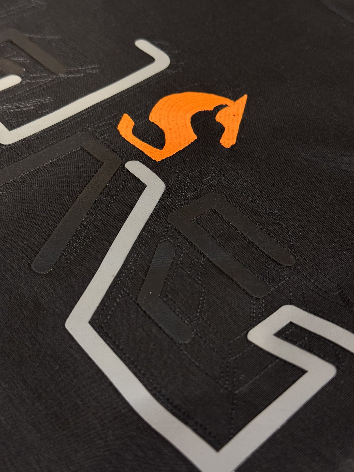 High-End 3D Geometric T-Shirts with Quality Embroidery and Premium Fabrics - 图片 9