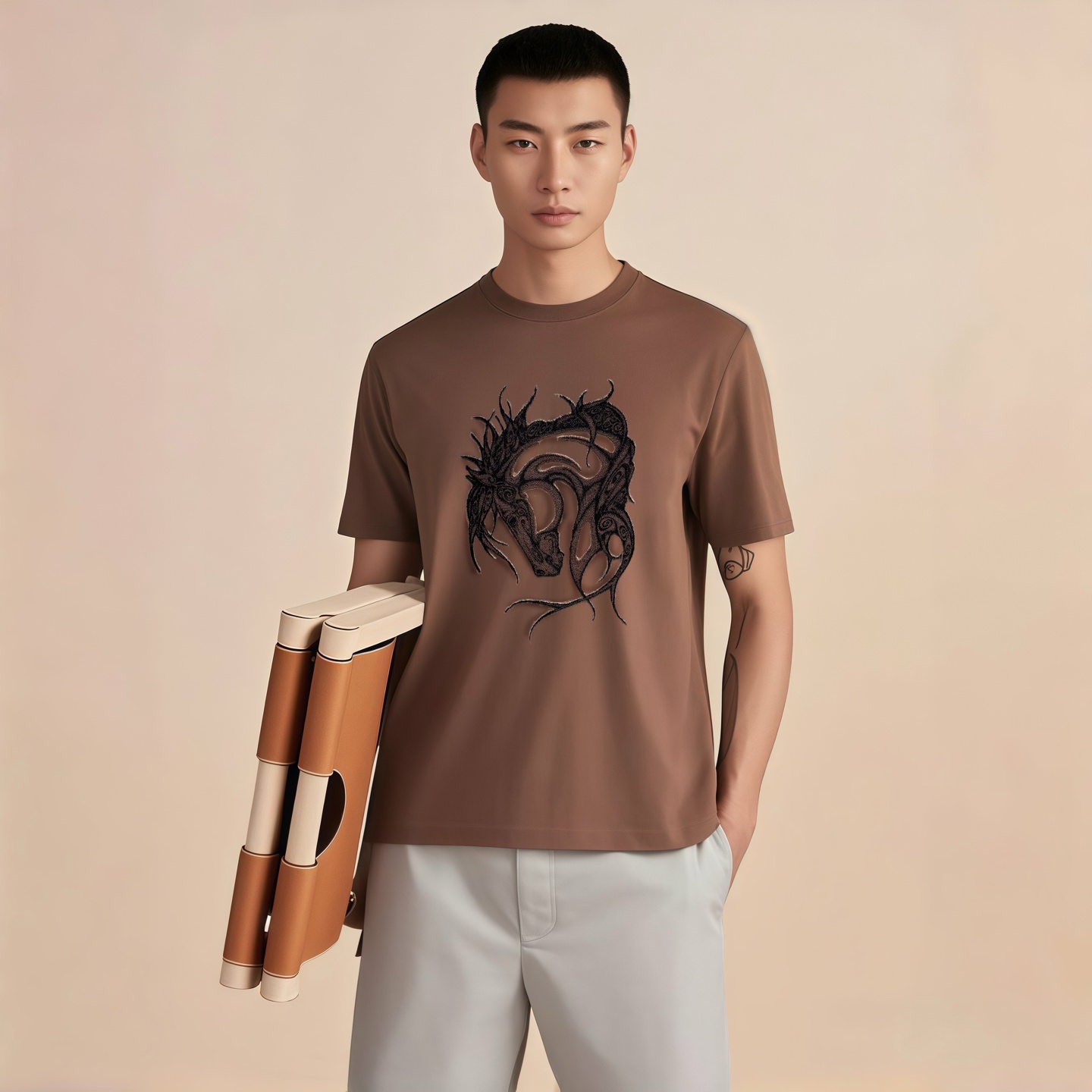 Luxurious Pony-Head T-Shirt with High-End Embroidery in Radon Silk for Summer 2025 - 图片 1