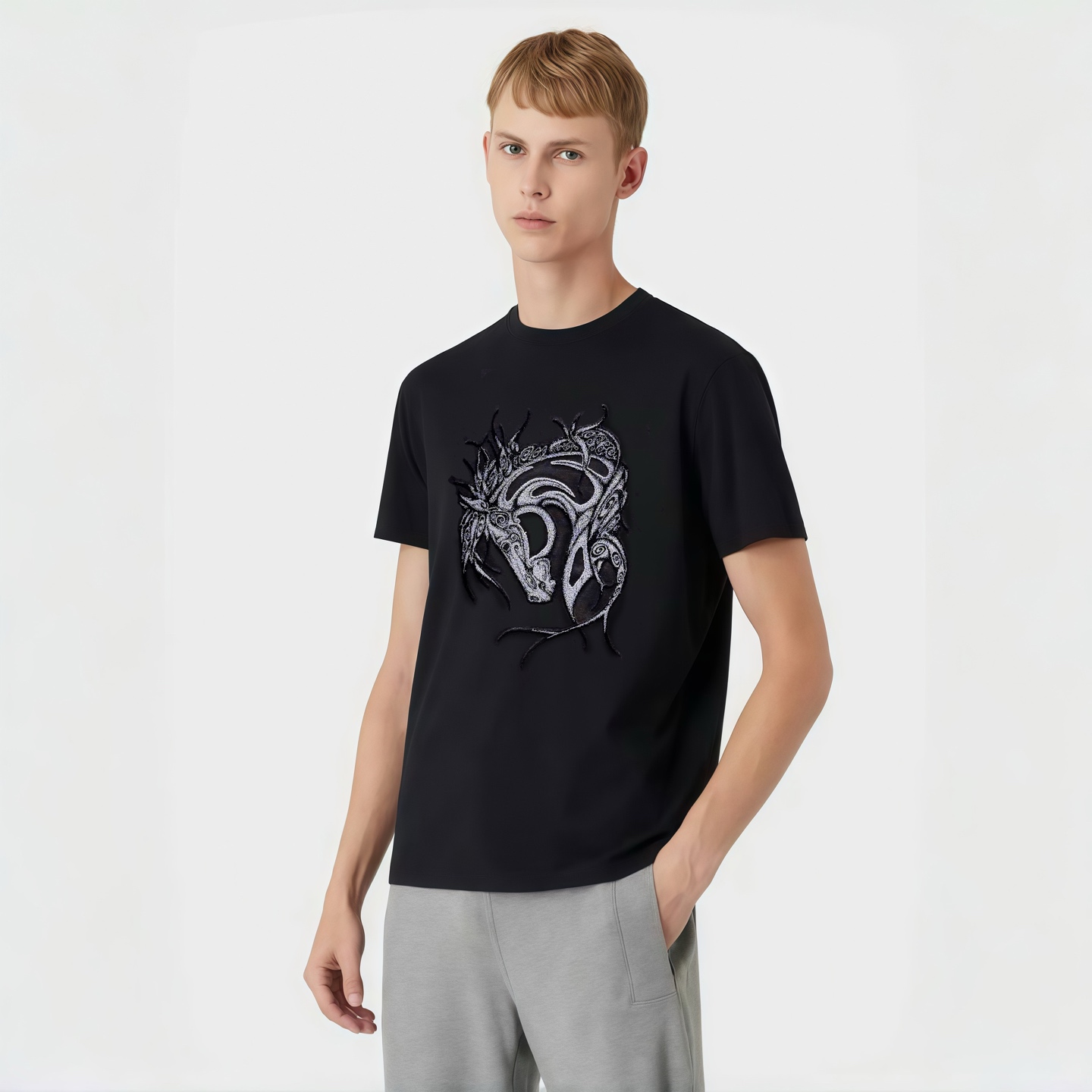 Luxurious Pony-Head T-Shirt with High-End Embroidery in Radon Silk for Summer 2025 - 图片 3