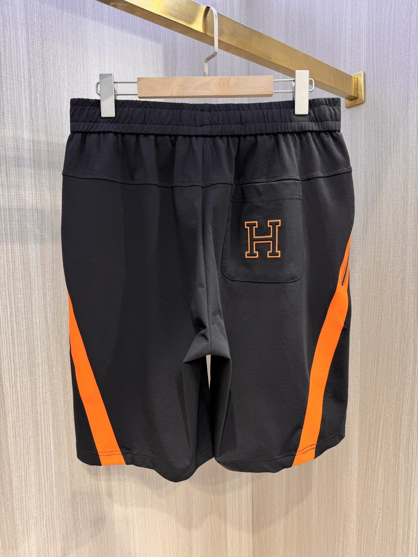 ,型号HL127#,爱马家 2025春夏最新后袋H绣标男士休闲短裤,免烫型,简约百搭款,不挑人穿,两侧口