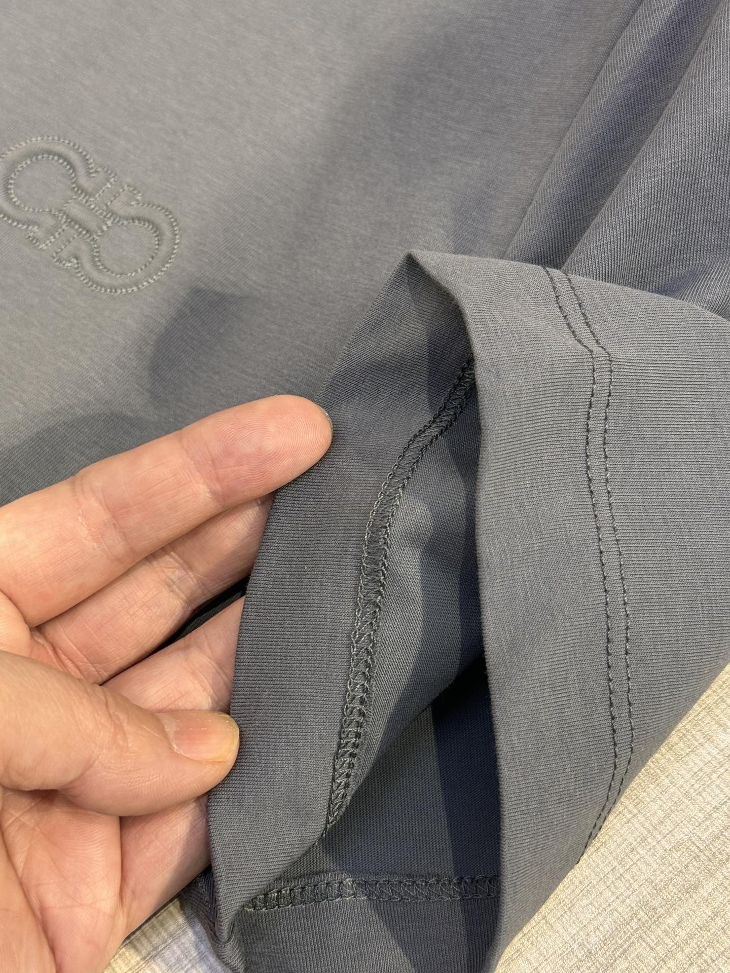 型号L710#,菲拉格慕 2025春夏最新双环绣标男士圆领短袖T恤衫,休闲剪裁棉质运动衫,简单大方,