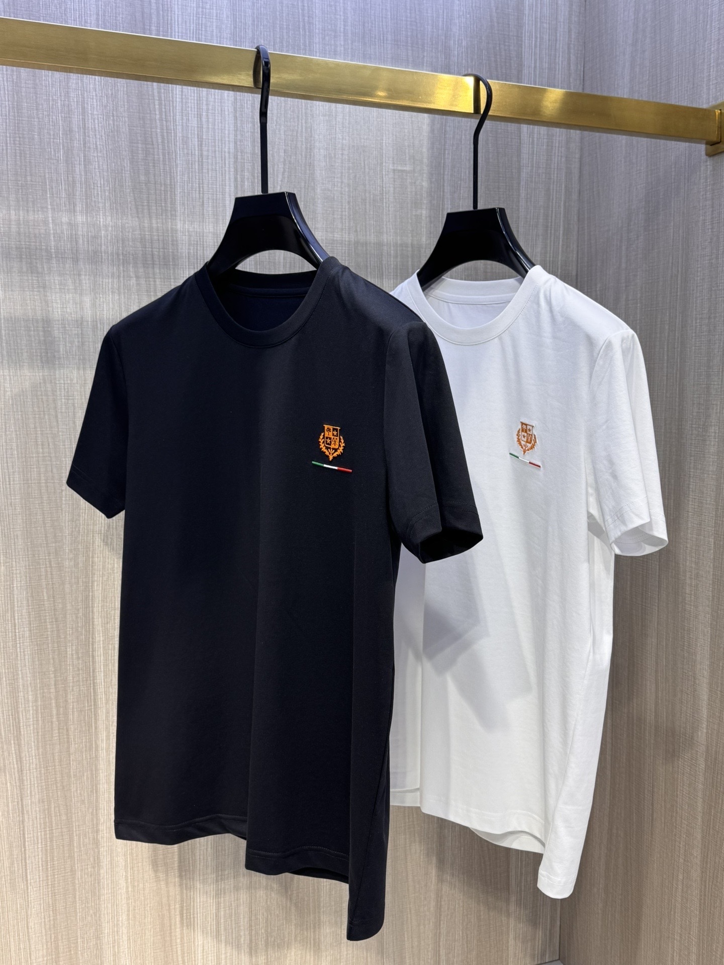 ,型号L802#,lp。家 2025春夏最新撞色经典绣标男士圆领短袖T恤衫,休闲剪裁棉质运动衫,简单大