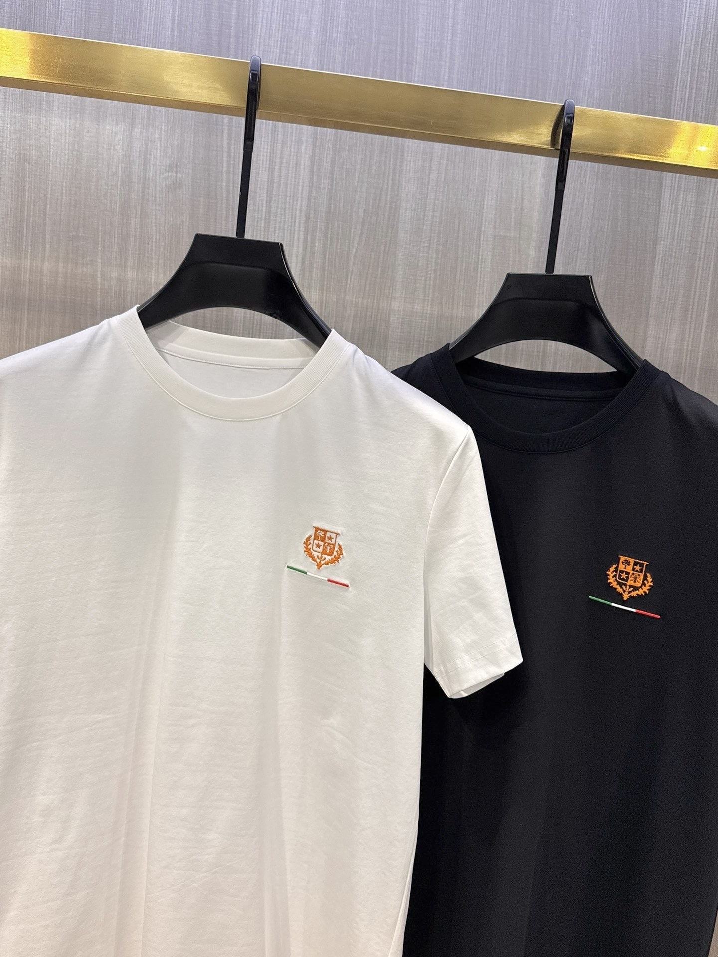 ,型号L802#,lp。家 2025春夏最新撞色经典绣标男士圆领短袖T恤衫,休闲剪裁棉质运动衫,简单大