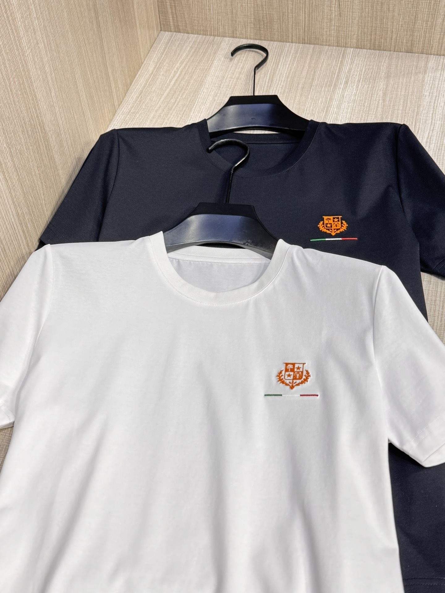 ,型号L802#,lp。家 2025春夏最新撞色经典绣标男士圆领短袖T恤衫,休闲剪裁棉质运动衫,简单大