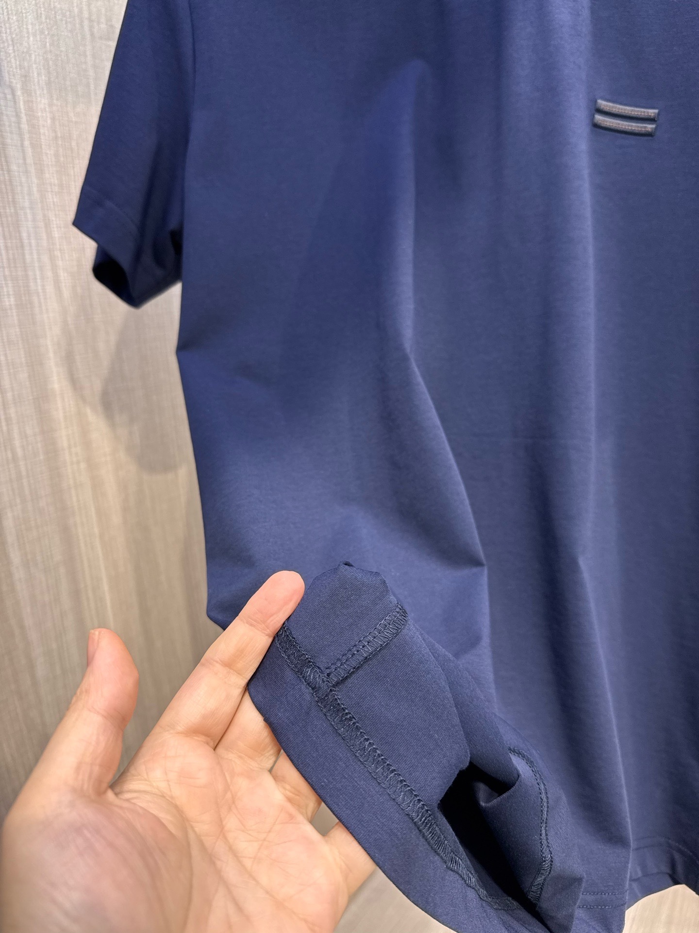 ,型号L810#,Z家 2025春夏最新双杠绣标男士圆领短袖T恤衫,休闲剪裁棉质运动衫,简单大方,胸前