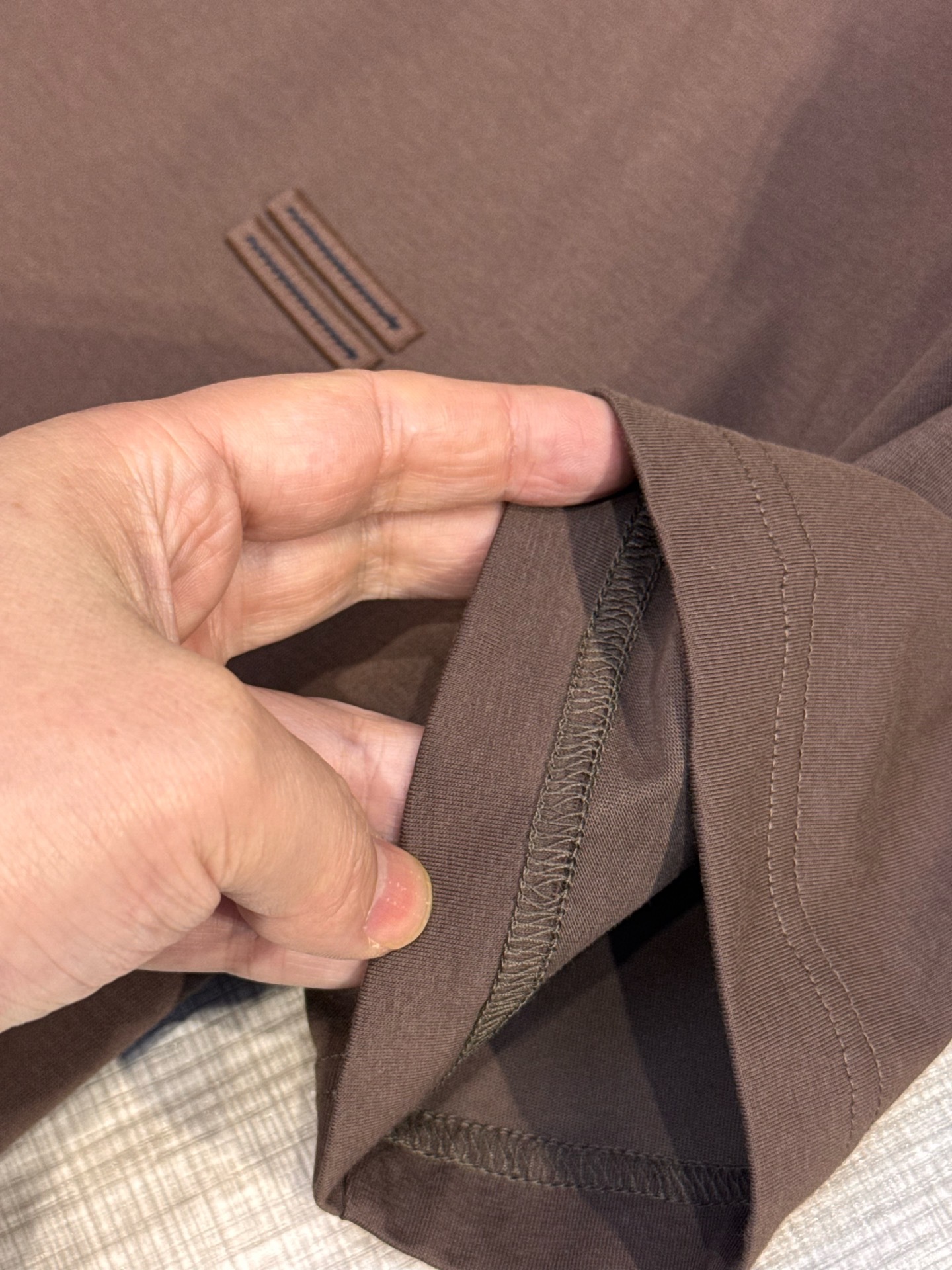 ,型号L810#,Z家 2025春夏最新双杠绣标男士圆领短袖T恤衫,休闲剪裁棉质运动衫,简单大方,胸前