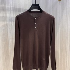 型号D-5011#,lP🆕家 2025秋冬最新经典字母绣标男士半开扣圆领毛衣,圆领套头款式,门襟三粒纽扣 型号D-5011#,lP🆕家 2025秋冬最新经典字母绣标男士半开扣圆领毛衣,圆领套头款式,门襟三粒纽扣
