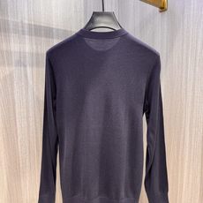 型号D-5011#,lP🆕家 2025秋冬最新经典字母绣标男士半开扣圆领毛衣,圆领套头款式,门襟三粒纽扣 型号D-5011#,lP🆕家 2025秋冬最新经典字母绣标男士半开扣圆领毛衣,圆领套头款式,门襟三粒纽扣