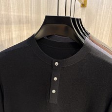 型号D-5011#,lP🆕家 2025秋冬最新经典字母绣标男士半开扣圆领毛衣,圆领套头款式,门襟三粒纽扣 型号D-5011#,lP🆕家 2025秋冬最新经典字母绣标男士半开扣圆领毛衣,圆领套头款式,门襟三粒纽扣