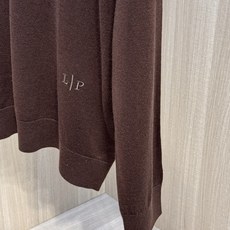 型号D-5011#,lP🆕家 2025秋冬最新经典字母绣标男士半开扣圆领毛衣,圆领套头款式,门襟三粒纽扣 型号D-5011#,lP🆕家 2025秋冬最新经典字母绣标男士半开扣圆领毛衣,圆领套头款式,门襟三粒纽扣