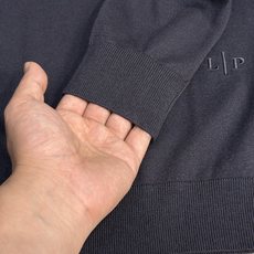 型号D-5011#,lP🆕家 2025秋冬最新经典字母绣标男士半开扣圆领毛衣,圆领套头款式,门襟三粒纽扣 型号D-5011#,lP🆕家 2025秋冬最新经典字母绣标男士半开扣圆领毛衣,圆领套头款式,门襟三粒纽扣