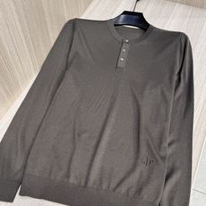 型号D-5011#,lP🆕家 2025秋冬最新经典字母绣标男士半开扣圆领毛衣,圆领套头款式,门襟三粒纽扣 型号D-5011#,lP🆕家 2025秋冬最新经典字母绣标男士半开扣圆领毛衣,圆领套头款式,门襟三粒纽扣