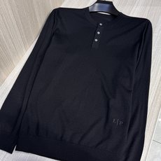 型号D-5011#,lP🆕家 2025秋冬最新经典字母绣标男士半开扣圆领毛衣,圆领套头款式,门襟三粒纽扣 型号D-5011#,lP🆕家 2025秋冬最新经典字母绣标男士半开扣圆领毛衣,圆领套头款式,门襟三粒纽扣