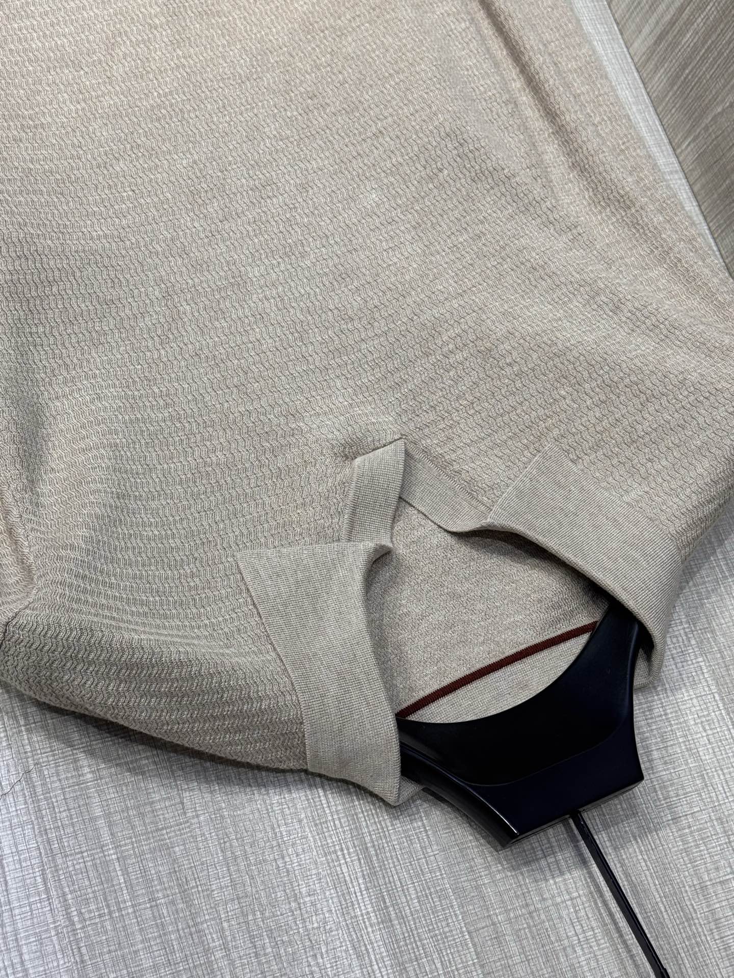 型号W-5009#，lP🆕家 2025春夏最新男士无纽扣翻领长袖针织衫，精选羊毛羊绒混纺面料制成， 80