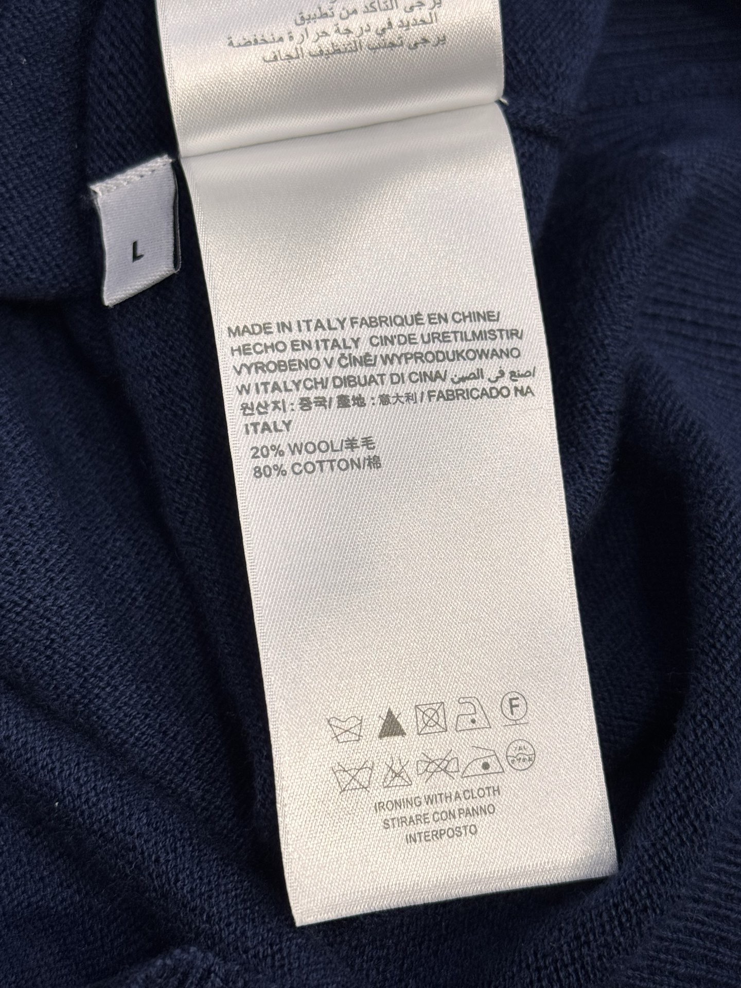 ，型号D-95001#，罗家 经典徽标刺绣男士翻领长袖针织衫，精选针织棉➕羊毛混纺面料制成， 60支超柔