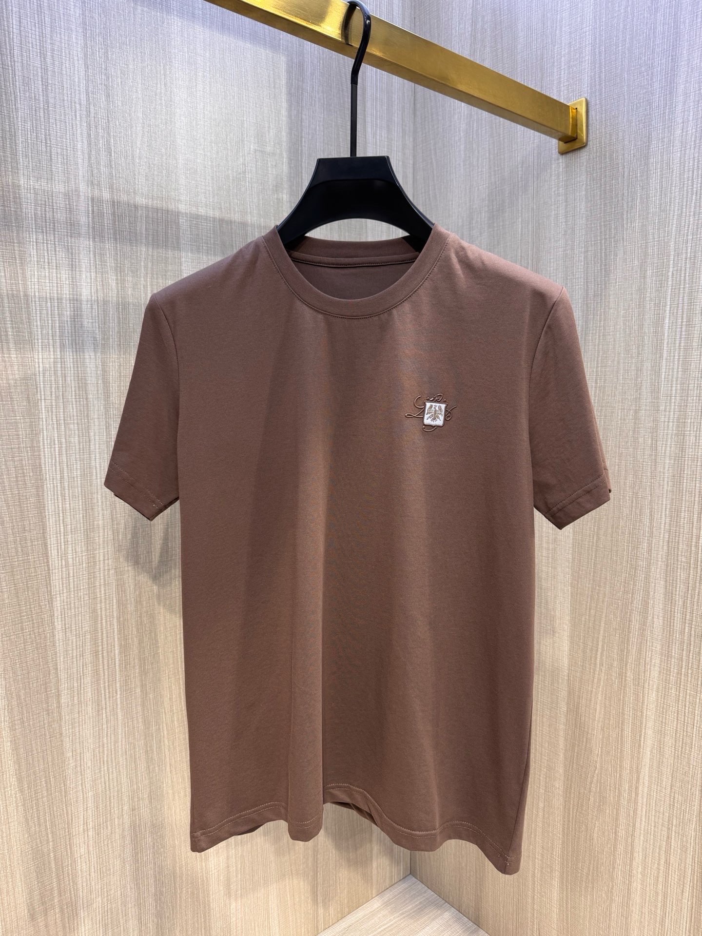 型号L809#，Loro piana家 2026春夏最新经典老鹰绣标男士圆领短袖T恤衫，休闲剪裁棉质运动