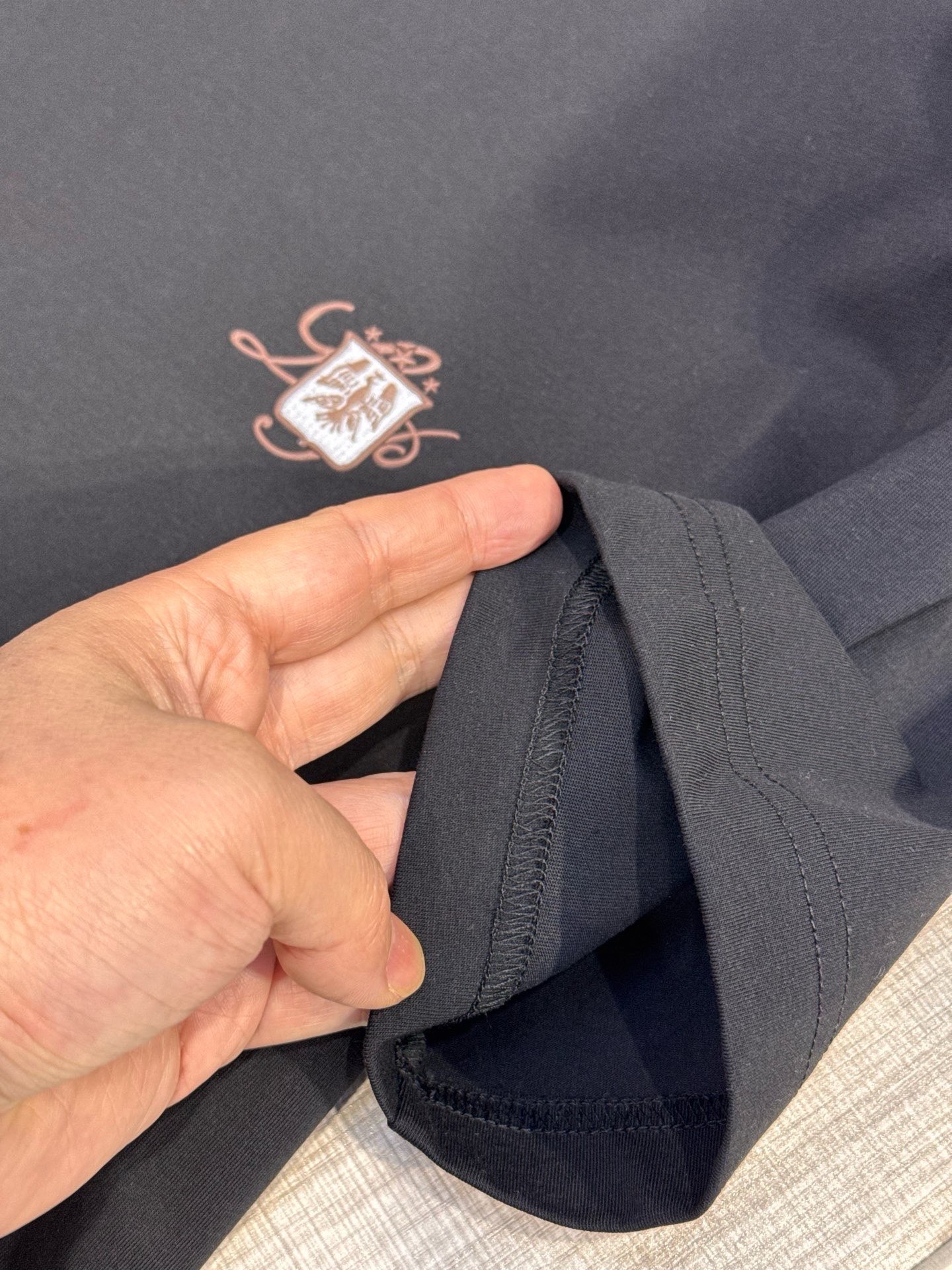 型号L809#，Loro piana家 2026春夏最新经典老鹰绣标男士圆领短袖T恤衫，休闲剪裁棉质运动