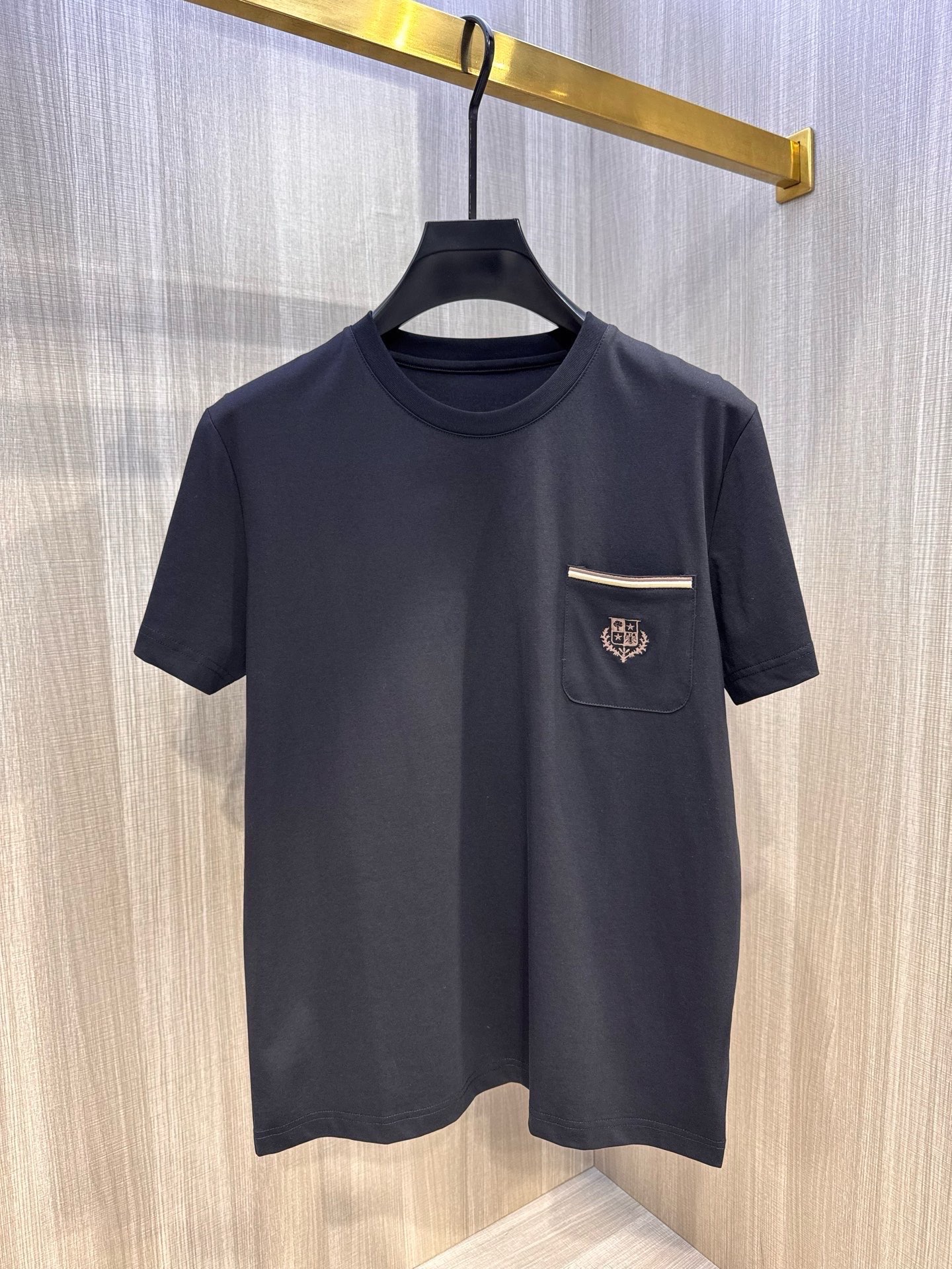 ，型号L811#，Loro piana家 2026春夏最新口袋绣标男士圆领短袖T恤衫，休闲剪裁棉质运动衫