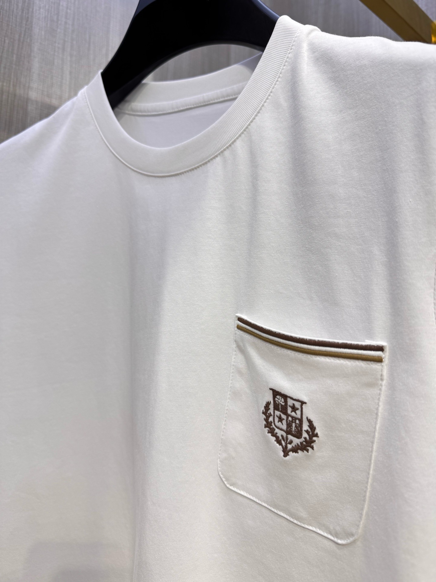 ，型号L811#，Loro piana家 2026春夏最新口袋绣标男士圆领短袖T恤衫，休闲剪裁棉质运动衫