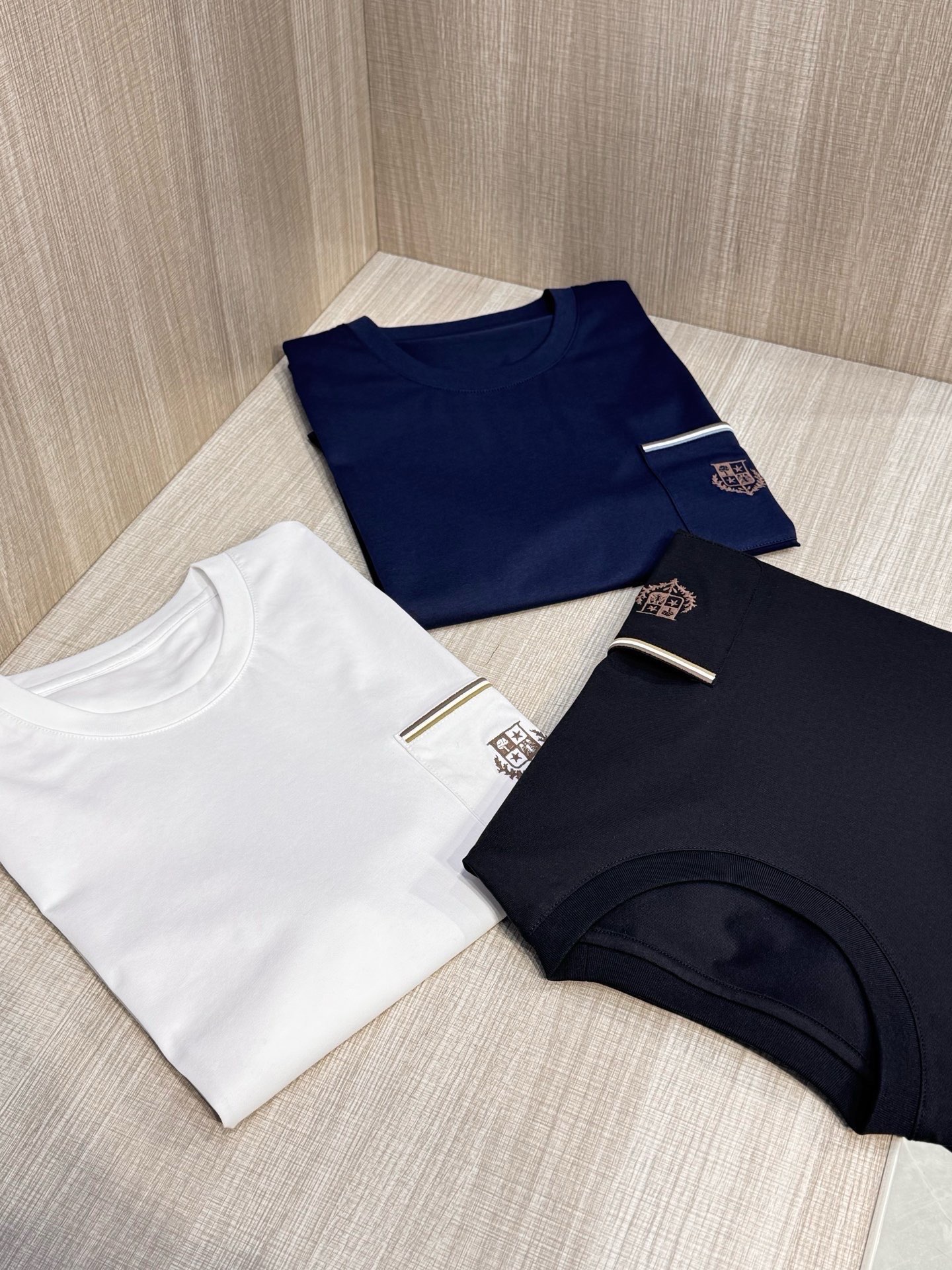 ，型号L811#，Loro piana家 2026春夏最新口袋绣标男士圆领短袖T恤衫，休闲剪裁棉质运动衫