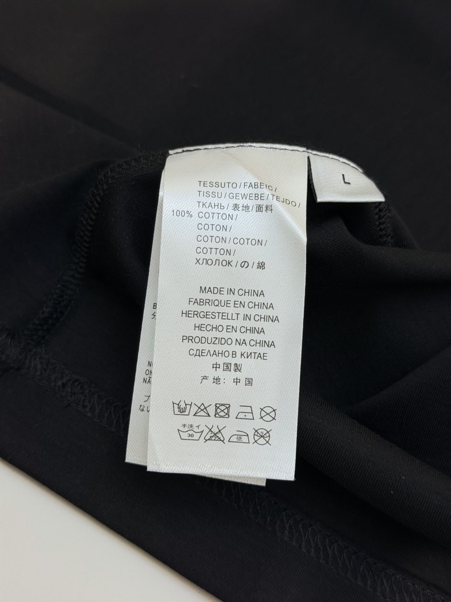 ，型号L905#（男女同款），克罗心 2026春夏最新撞色十字花刺绣圆领T恤衫，胸前标志性撞色十字花绣标