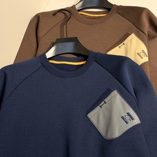 型号HF511#,爱马家 2026秋冬最新贴皮假口袋男士圆领卫衣,插肩袖宽松版型,不挑身材,胸前别致假口袋拼接撞色设计, 型号HF511#,爱马家 2026秋冬最新贴皮假口袋男士圆领卫衣,插肩袖宽松版型,不挑身材,胸前别致假口袋拼接撞色设计,