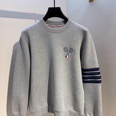 型号L902QD#,TB家 2026秋冬最新网球拍刺绣男士圆领卫衣,胸前极具创意的网球拍图案和经典的红白蓝徽标,采用高端 型号L902QD#,TB家 2026秋冬最新网球拍刺绣男士圆领卫衣,胸前极具创意的网球拍图案和经典的红白蓝徽标,采用高端