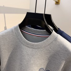 型号L902QD#,TB家 2026秋冬最新网球拍刺绣男士圆领卫衣,胸前极具创意的网球拍图案和经典的红白蓝徽标,采用高端 型号L902QD#,TB家 2026秋冬最新网球拍刺绣男士圆领卫衣,胸前极具创意的网球拍图案和经典的红白蓝徽标,采用高端