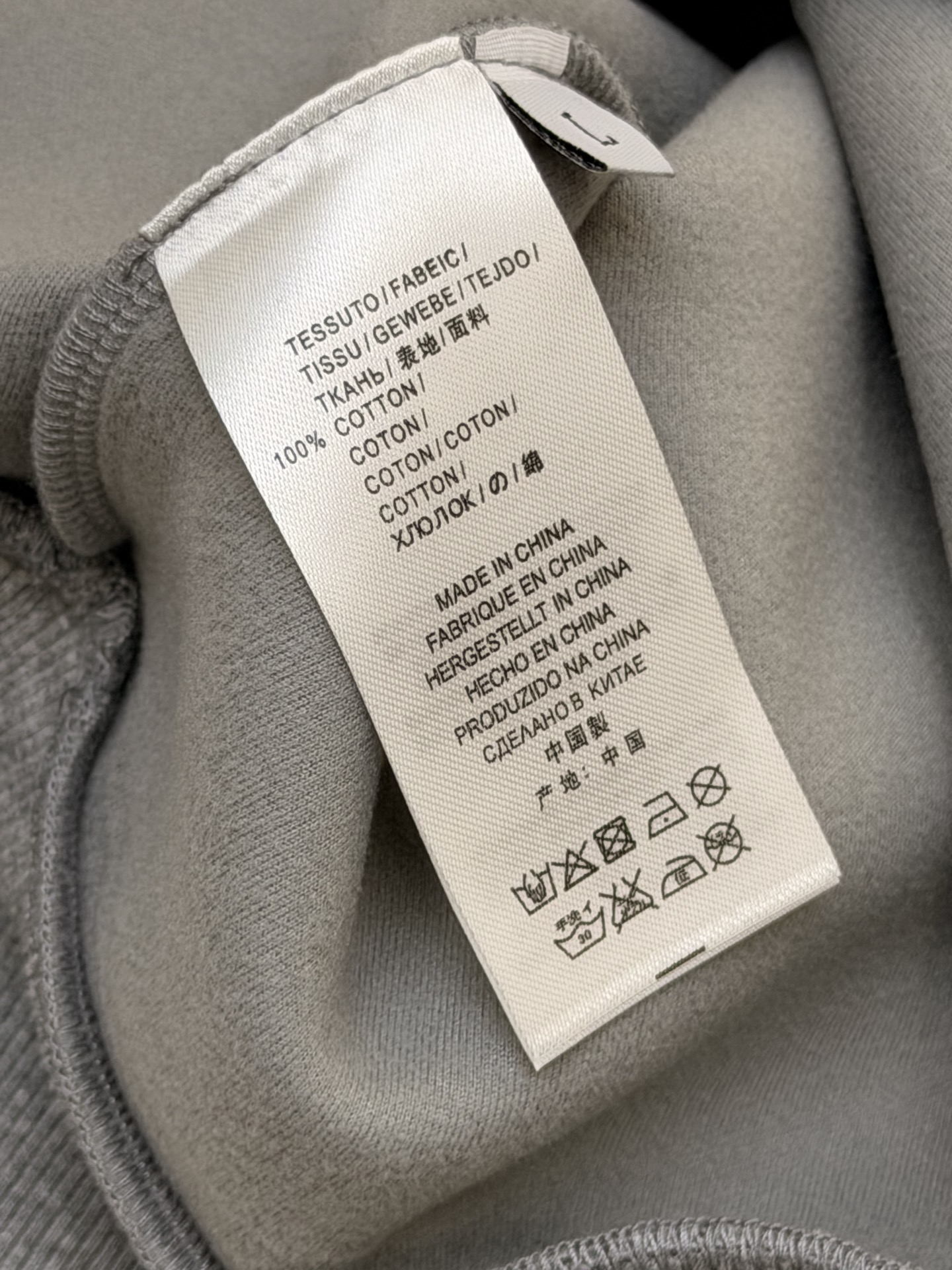 型号L902QD#,TB家 2026秋冬最新网球拍刺绣男士圆领卫衣,胸前极具创意的网球拍图案和经典的红白蓝徽标,采用高端 型号L902QD#,TB家 2026秋冬最新网球拍刺绣男士圆领卫衣,胸前极具创意的网球拍图案和经典的红白蓝徽标,采用高端