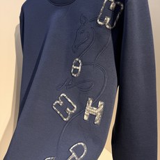 型号HF502#,爱马家 2026秋冬最新马头马具刺绣男士圆领卫衣,传统圆领套头款式,胸前极具代表性的马头➕马具图案,采 型号HF502#,爱马家 2026秋冬最新马头马具刺绣男士圆领卫衣,传统圆领套头款式,胸前极具代表性的马头➕马具图案,采