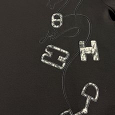 型号HF502#,爱马家 2026秋冬最新马头马具刺绣男士圆领卫衣,传统圆领套头款式,胸前极具代表性的马头马具图案,采用 型号HF502#,爱马家 2026秋冬最新马头马具刺绣男士圆领卫衣,传统圆领套头款式,胸前极具代表性的马头马具图案,采用