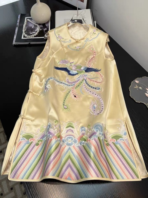 Elegant Embroidered Phoenix Cheongsam Dress, Sleeveless Mandarin Collar 1 Elegant Embroidered Phoenix Cheongsam Dress, Sleeveless Mandarin Collar