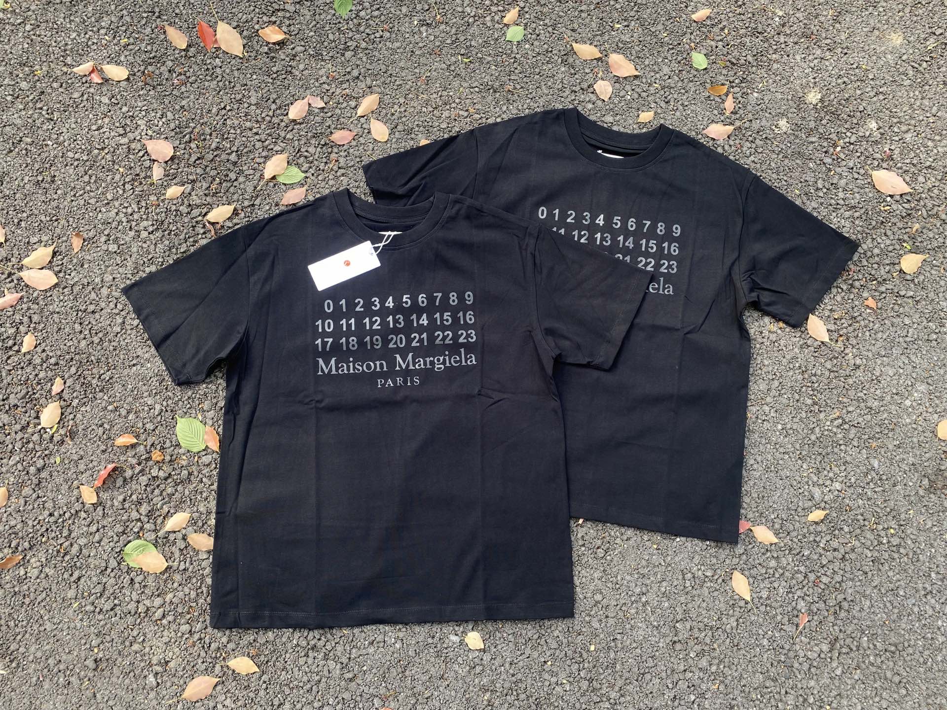 Alternative view of T-Shirt 06747