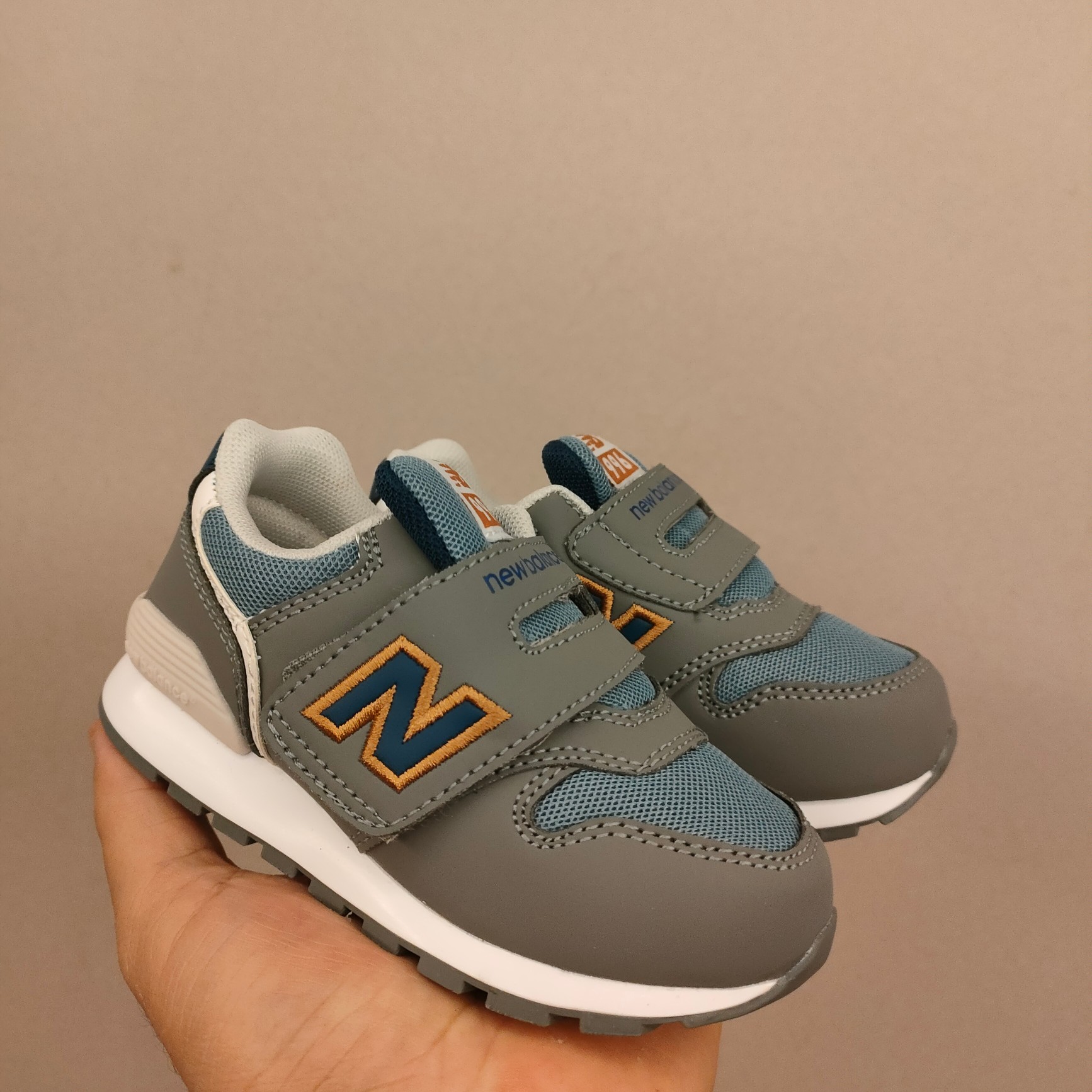 图片[2]-996儿童低帮透气防震防滑运动鞋 大童魔术贴加松紧带，小童魔术贴 经典的996系列！该系列传承了品牌的诸多优点，大胆创新！堪称经典系列里的经典，也是最为热门的系列！时隔一年，再次带来的童鞋，必属重磅～-选品中心