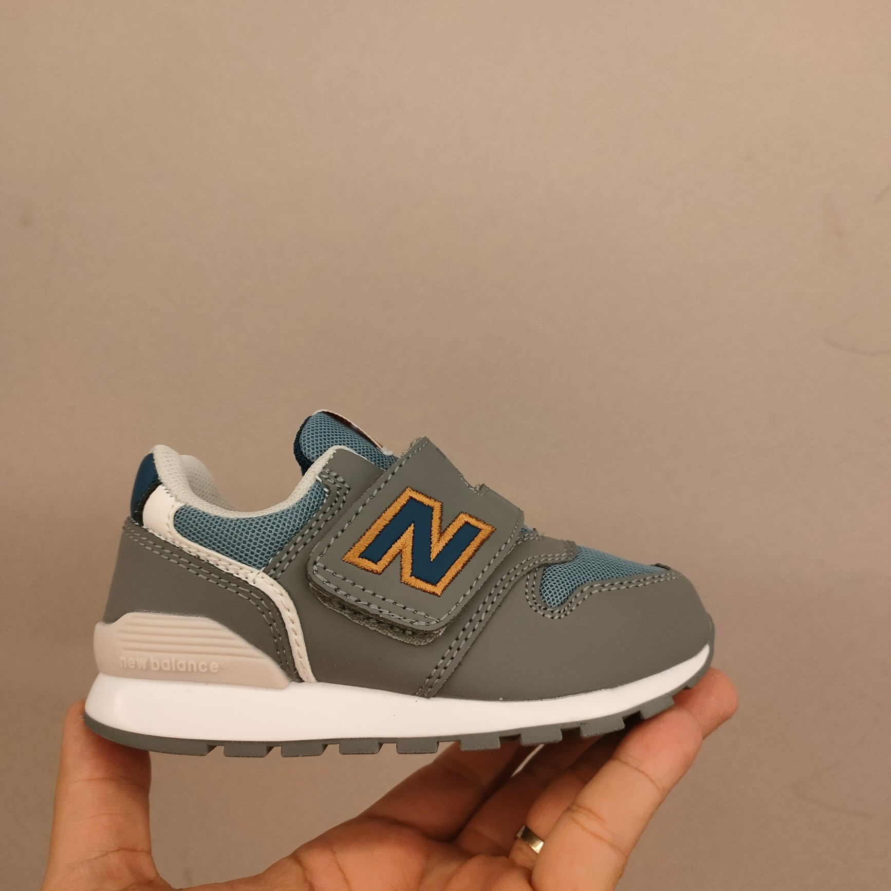 图片[3]-996儿童低帮透气防震防滑运动鞋 大童魔术贴加松紧带，小童魔术贴 经典的996系列！该系列传承了品牌的诸多优点，大胆创新！堪称经典系列里的经典，也是最为热门的系列！时隔一年，再次带来的童鞋，必属重磅～-选品中心