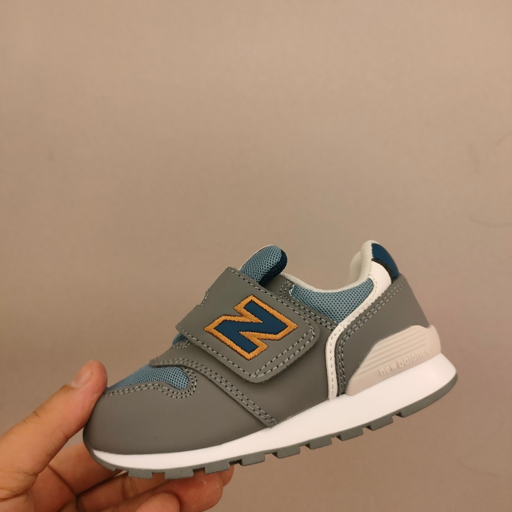 图片[5]-996儿童低帮透气防震防滑运动鞋 大童魔术贴加松紧带，小童魔术贴 经典的996系列！该系列传承了品牌的诸多优点，大胆创新！堪称经典系列里的经典，也是最为热门的系列！时隔一年，再次带来的童鞋，必属重磅～-选品中心