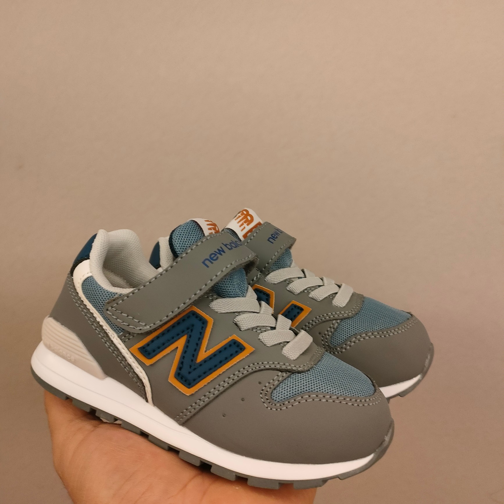 图片[2]-996儿童低帮透气防震防滑运动鞋 大童魔术贴加松紧带，小童魔术贴 经典的996系列！该系列传承了品牌的诸多优点，大胆创新！堪称经典系列里的经典，也是最为热门的系列！时隔一年，再次带来的童鞋，必属重磅～-选品中心