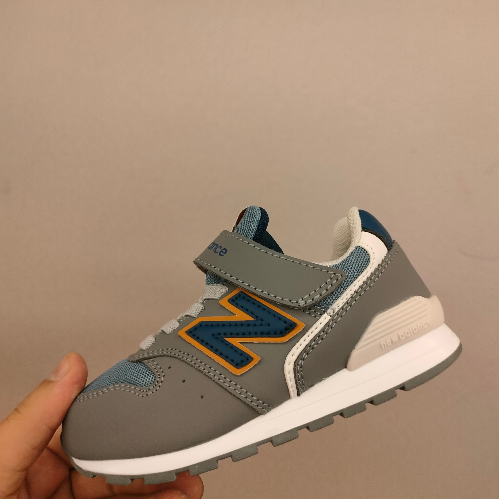 图片[5]-996儿童低帮透气防震防滑运动鞋 大童魔术贴加松紧带，小童魔术贴 经典的996系列！该系列传承了品牌的诸多优点，大胆创新！堪称经典系列里的经典，也是最为热门的系列！时隔一年，再次带来的童鞋，必属重磅～-选品中心