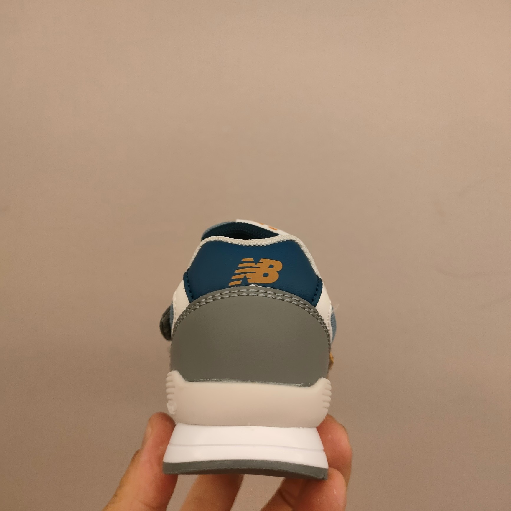 图片[6]-996儿童低帮透气防震防滑运动鞋 大童魔术贴加松紧带，小童魔术贴 经典的996系列！该系列传承了品牌的诸多优点，大胆创新！堪称经典系列里的经典，也是最为热门的系列！时隔一年，再次带来的童鞋，必属重磅～-选品中心