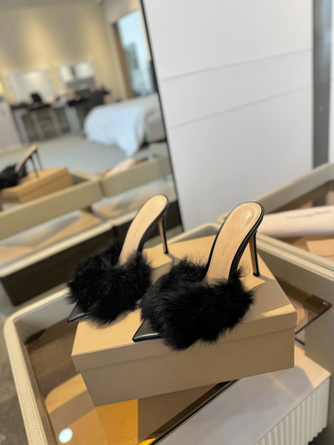 Gianvitorossi2025这款高跟拖鞋极简主义的ElleGianvitoRossi秉承了其传统意