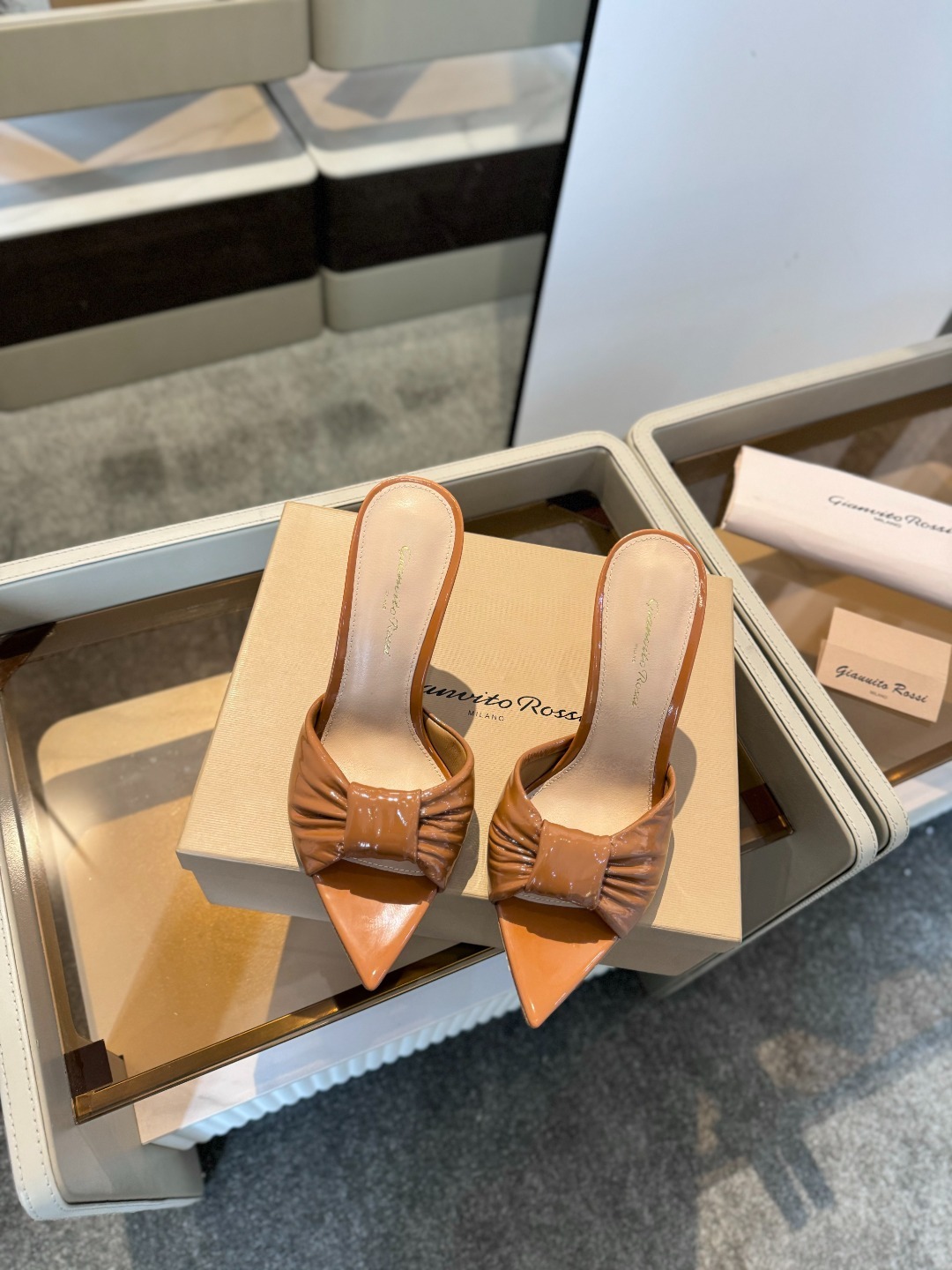 Gianvitorossi2025这款高跟拖鞋极简主义的ElleGianvitoRossi秉承了其传统意