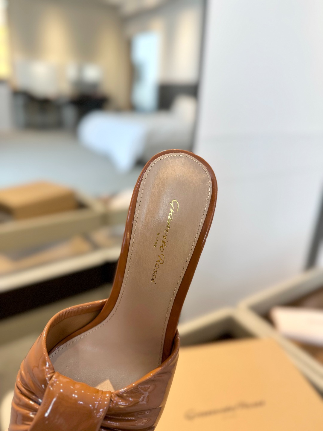 Gianvitorossi2025这款高跟拖鞋极简主义的ElleGianvitoRossi秉承了其传统意