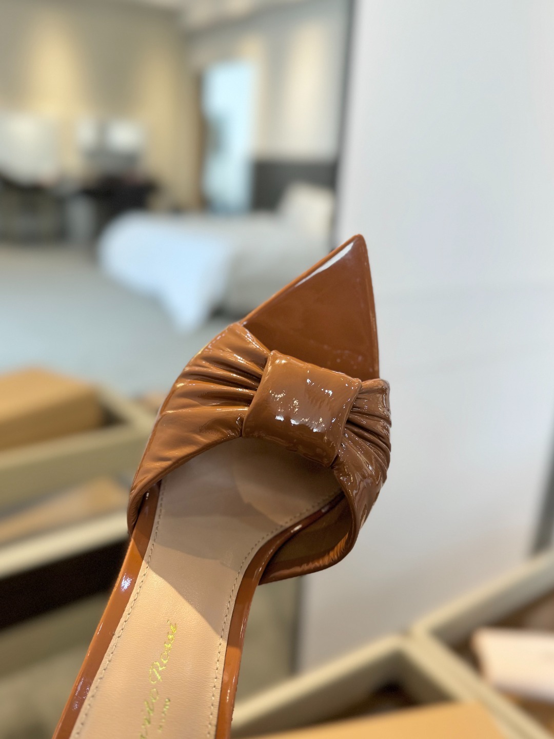 Gianvitorossi2025这款高跟拖鞋极简主义的ElleGianvitoRossi秉承了其传统意