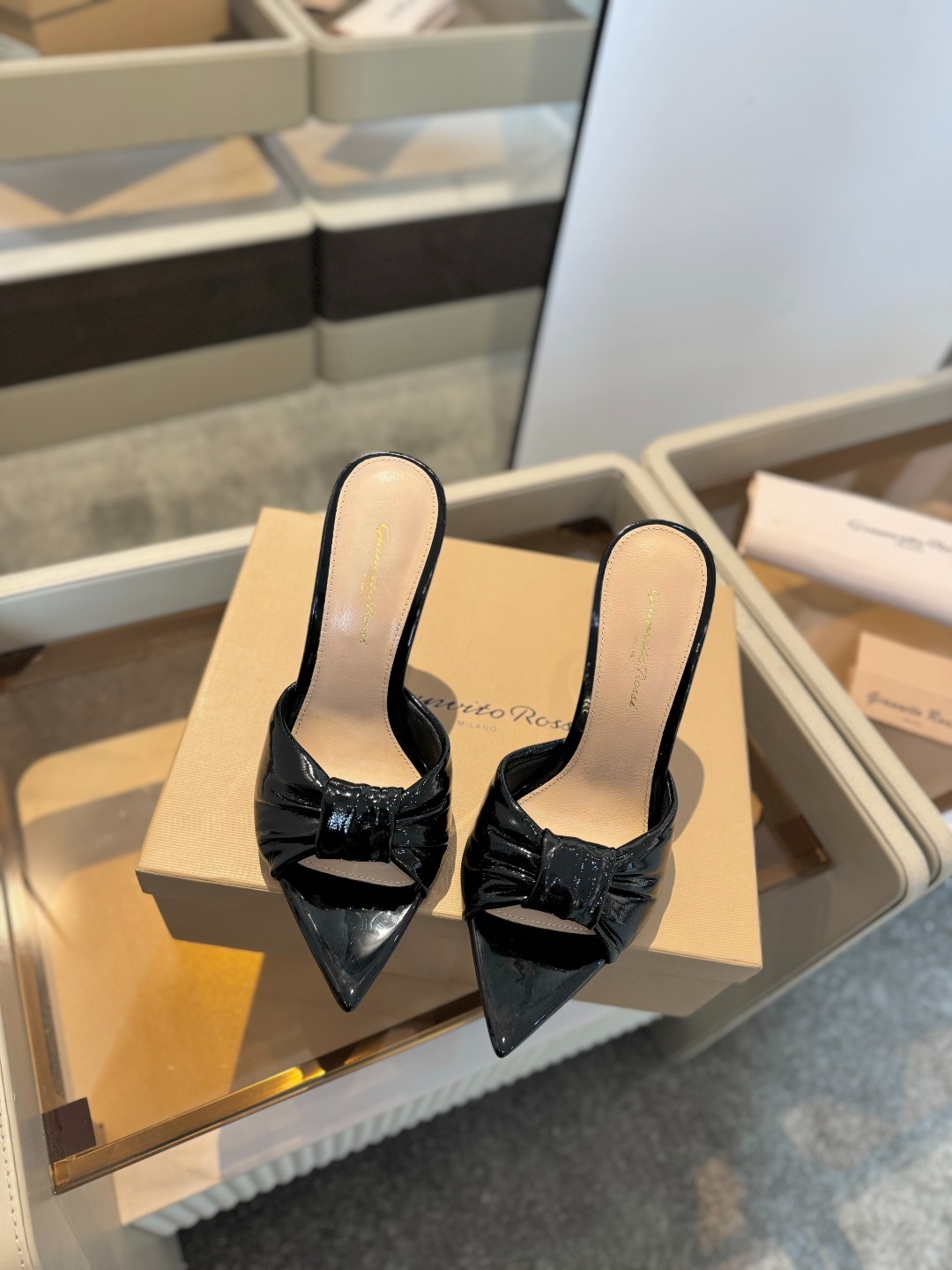 Gianvitorossi2025这款高跟拖鞋极简主义的ElleGianvitoRossi秉承了其传统意