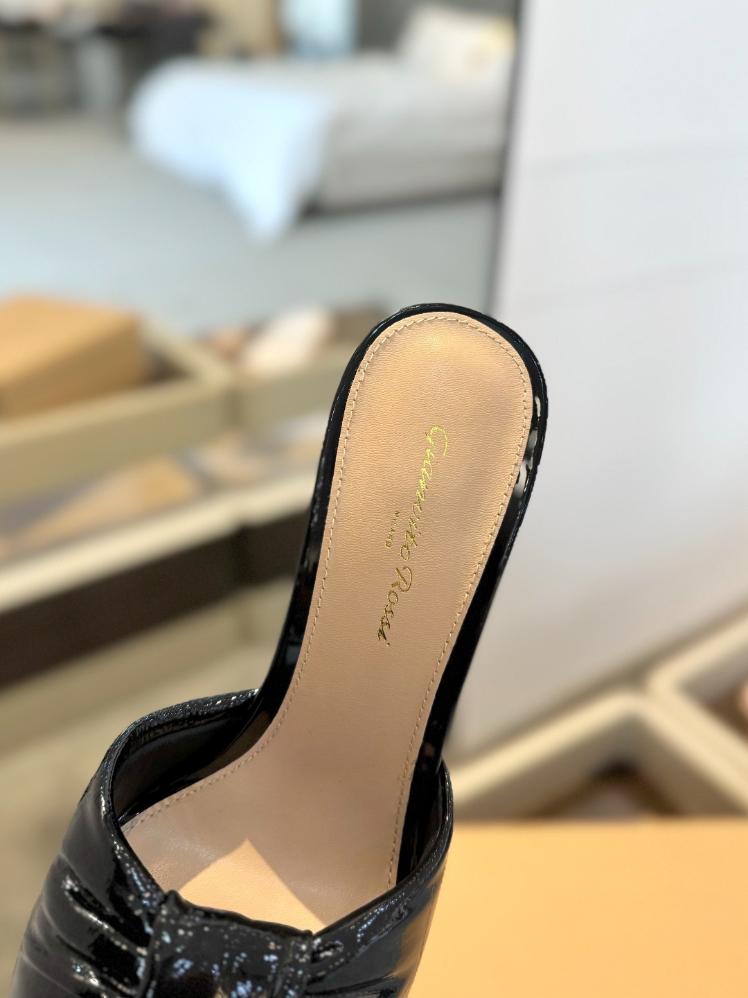 Gianvitorossi2025这款高跟拖鞋极简主义的ElleGianvitoRossi秉承了其传统意