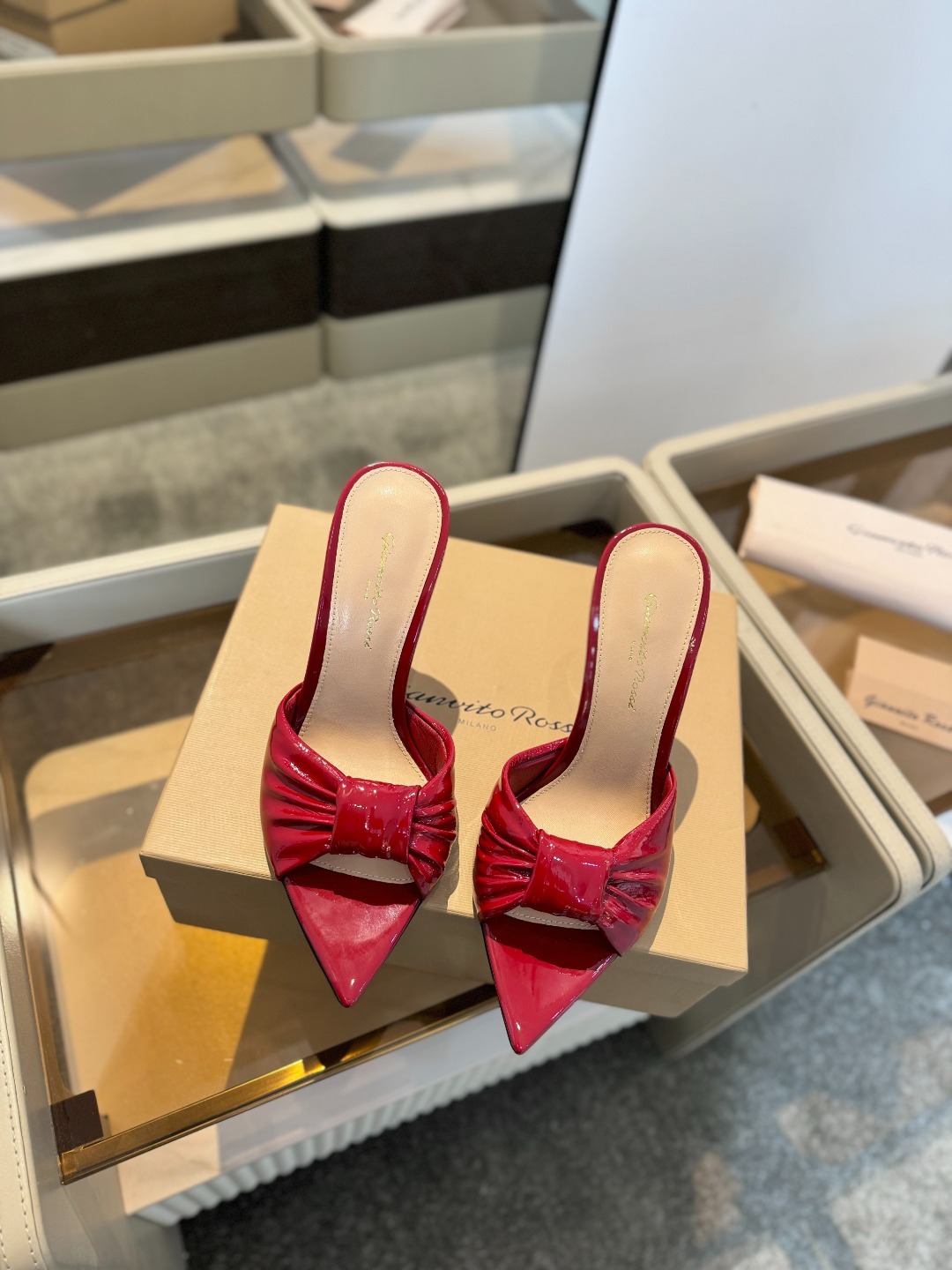 Gianvitorossi2025这款高跟拖鞋极简主义的ElleGianvitoRossi秉承了其传统意