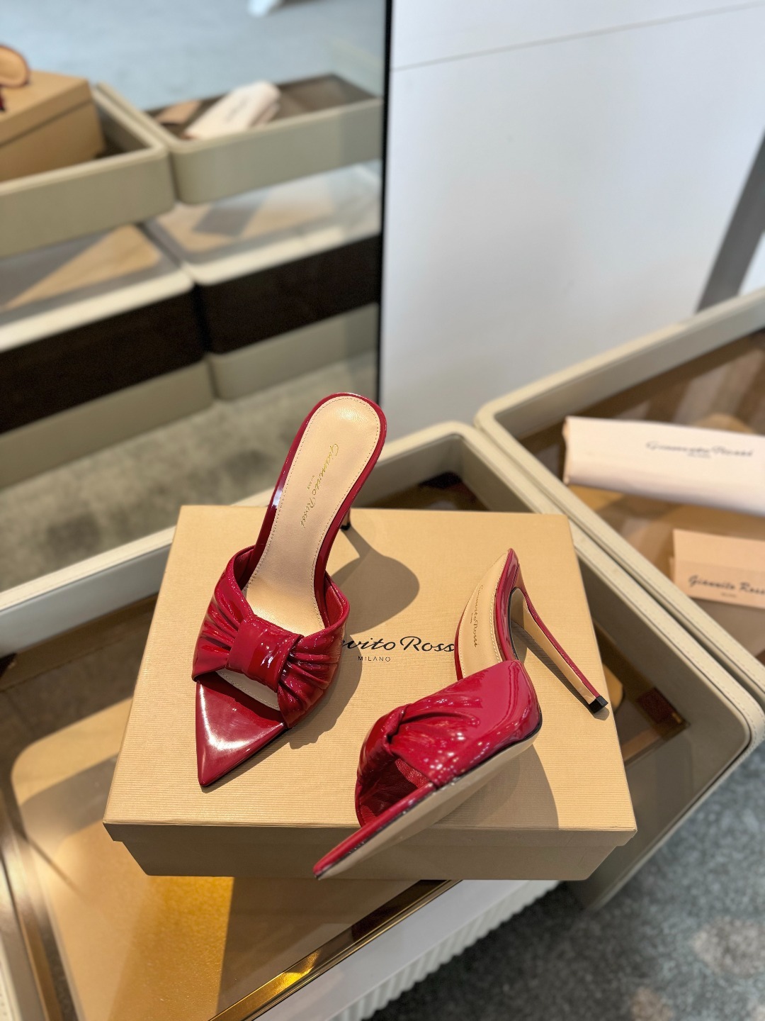 Gianvitorossi2025这款高跟拖鞋极简主义的ElleGianvitoRossi秉承了其传统意