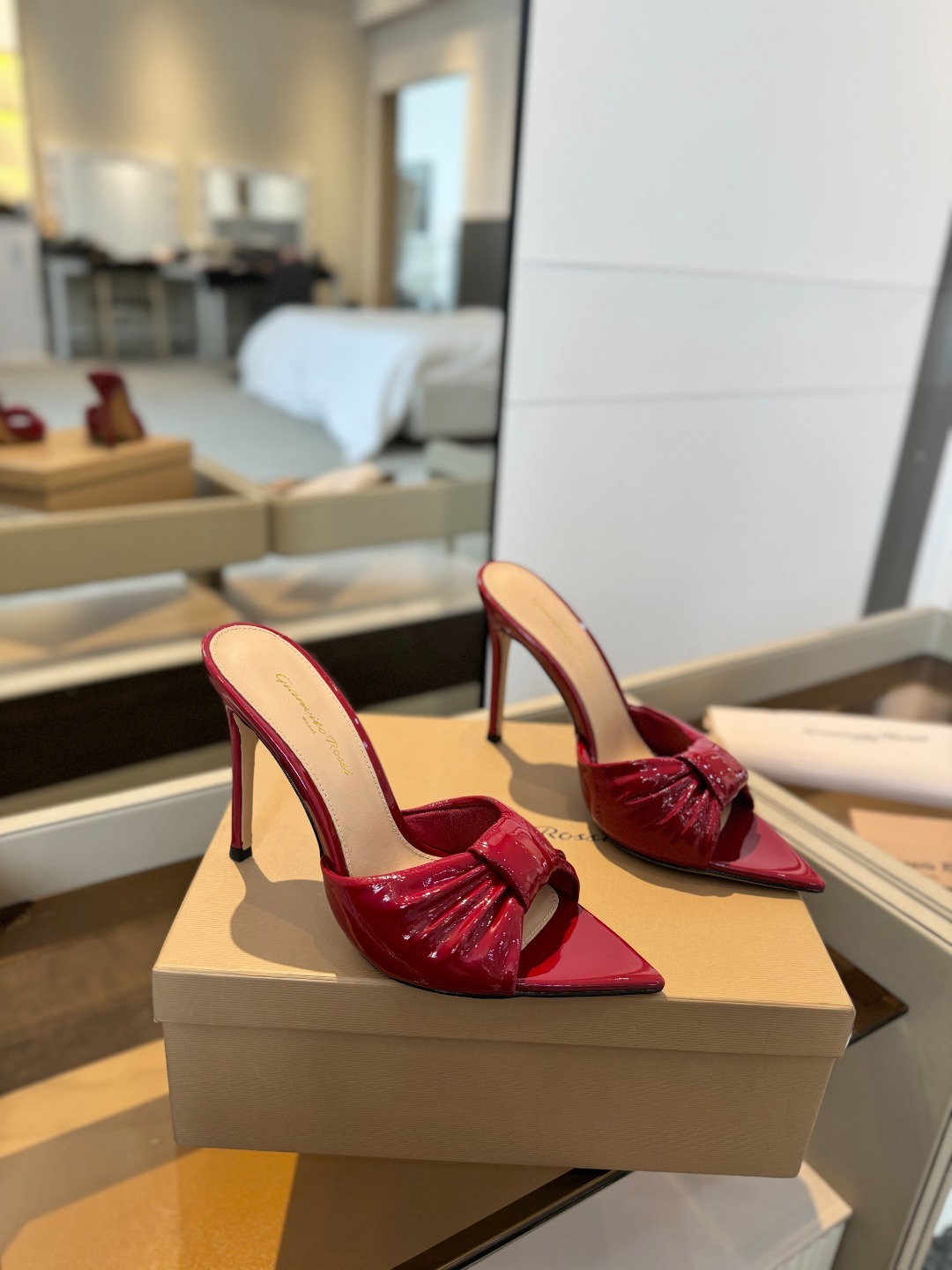Gianvitorossi2025这款高跟拖鞋极简主义的ElleGianvitoRossi秉承了其传统意